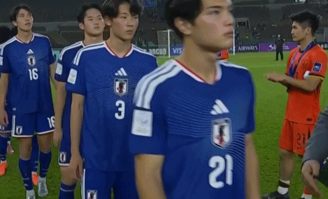 FB体育下载-中国U23赛后1举动获日本球迷大赞：中国足球没那么糟糕！|中国队|日本足球|中国男足|球员|日本队_新浪体育_新浪新闻